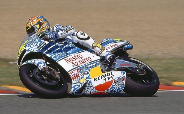 minichamps-valentino-rossi-1-12-honda-nsr-500-nastro-azzurro-gp-mugello-2001-new-1_0x400