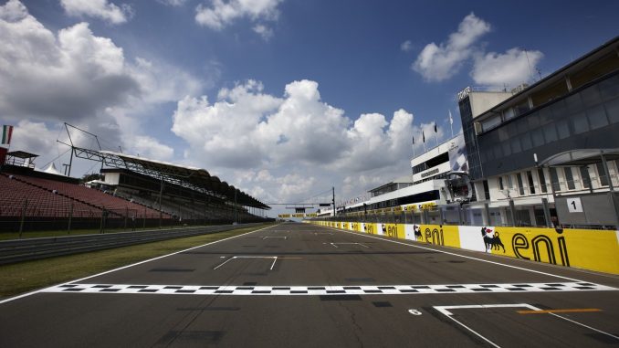 F1-Fansite.com-HD-Wallpaper-2012-Hungary-F1-GP_17