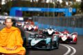 Stanco dei rumori, monaco tibetano si fa assumere in Formula E