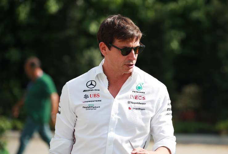 Hamilton fa le scarpe a Toto Wolff?