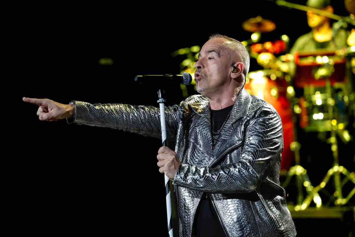 Eros Ramazzotti che auto guida