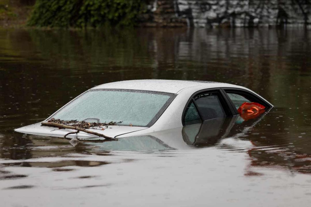 Porsche Panamera inondazione acqua Dubai