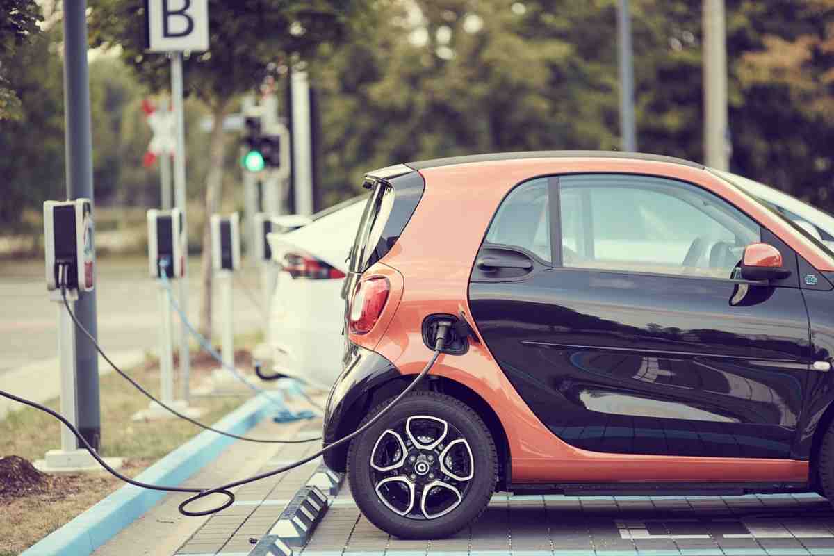 Nuove abitudini automobilisti italiani auto elettriche