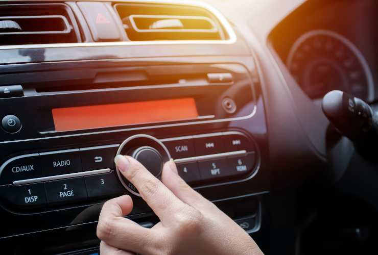 Come evitare la sanzione per la musica in auto