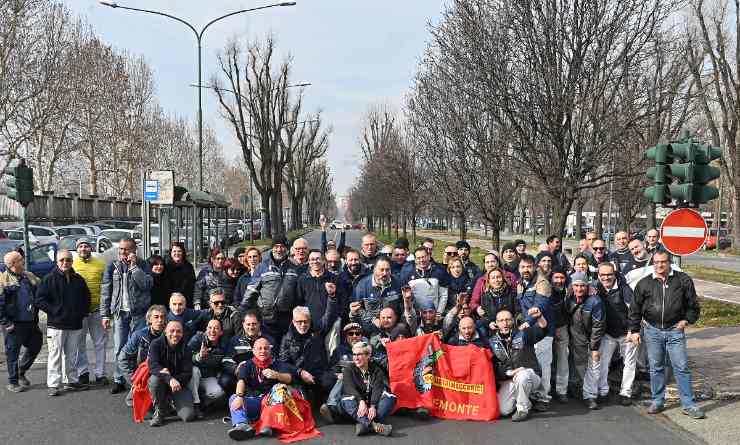 Operai Mirafiori protesta cassa integrazione