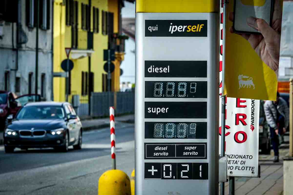 Prezzo benzina nuovo costo inizio Aprile