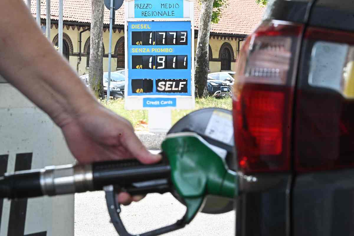 benzina risparmio notizie italia pompe bianche