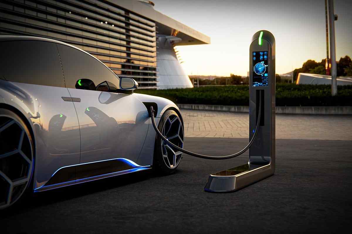 elettrico pugno duro francia multa auto elettrica