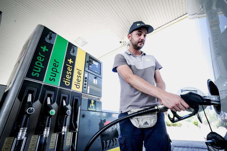 Fuelio app smartphone risparmio carburante benzina prezzo