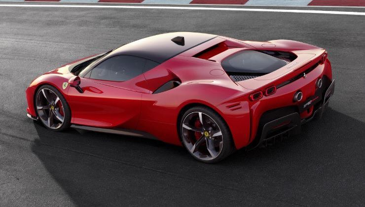 nuova ferrari sf90 stradale rivoluzionaria