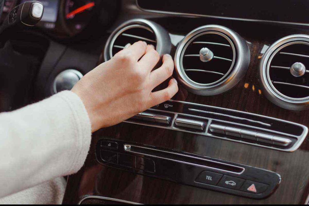 Climatizzatore auto cosa succede aria calda