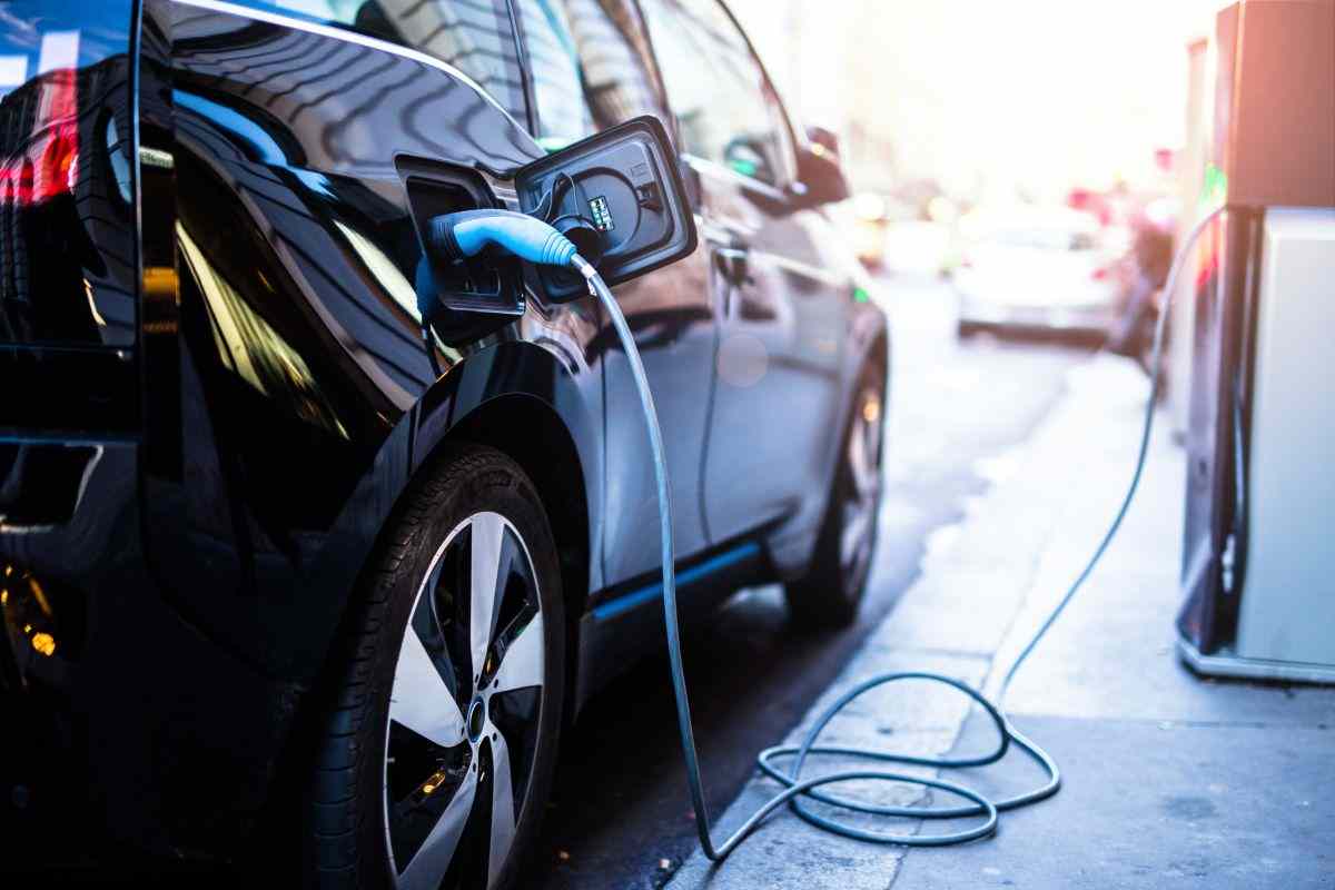 Giovani, auto elettriche