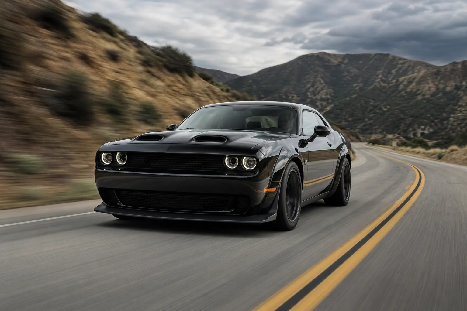 Dodge Challenger Hellcat, la prova della muscle car da 727 CV