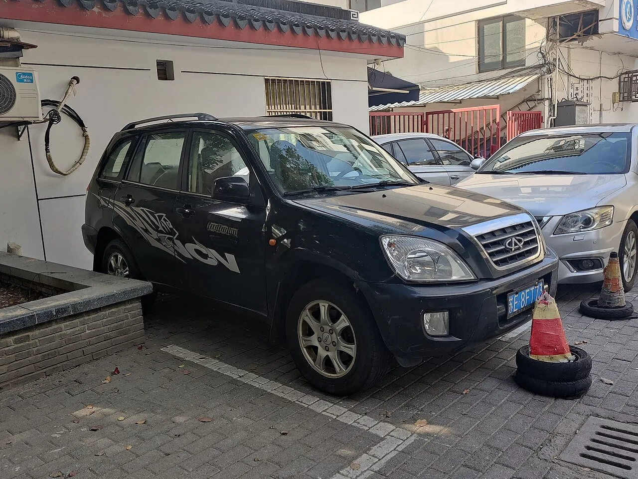 Chery Tiggo 8, il SUV plug-in hybrid cinese a 7 posti che sfida l'Europa da 37.800 euro